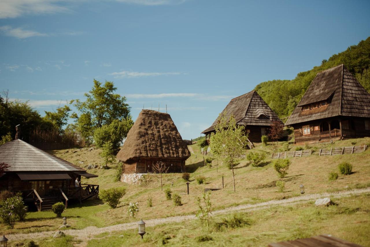 Raven'S Nest - The Hidden Village, Transylvania - Romania Sub Piatra Екстер'єр фото