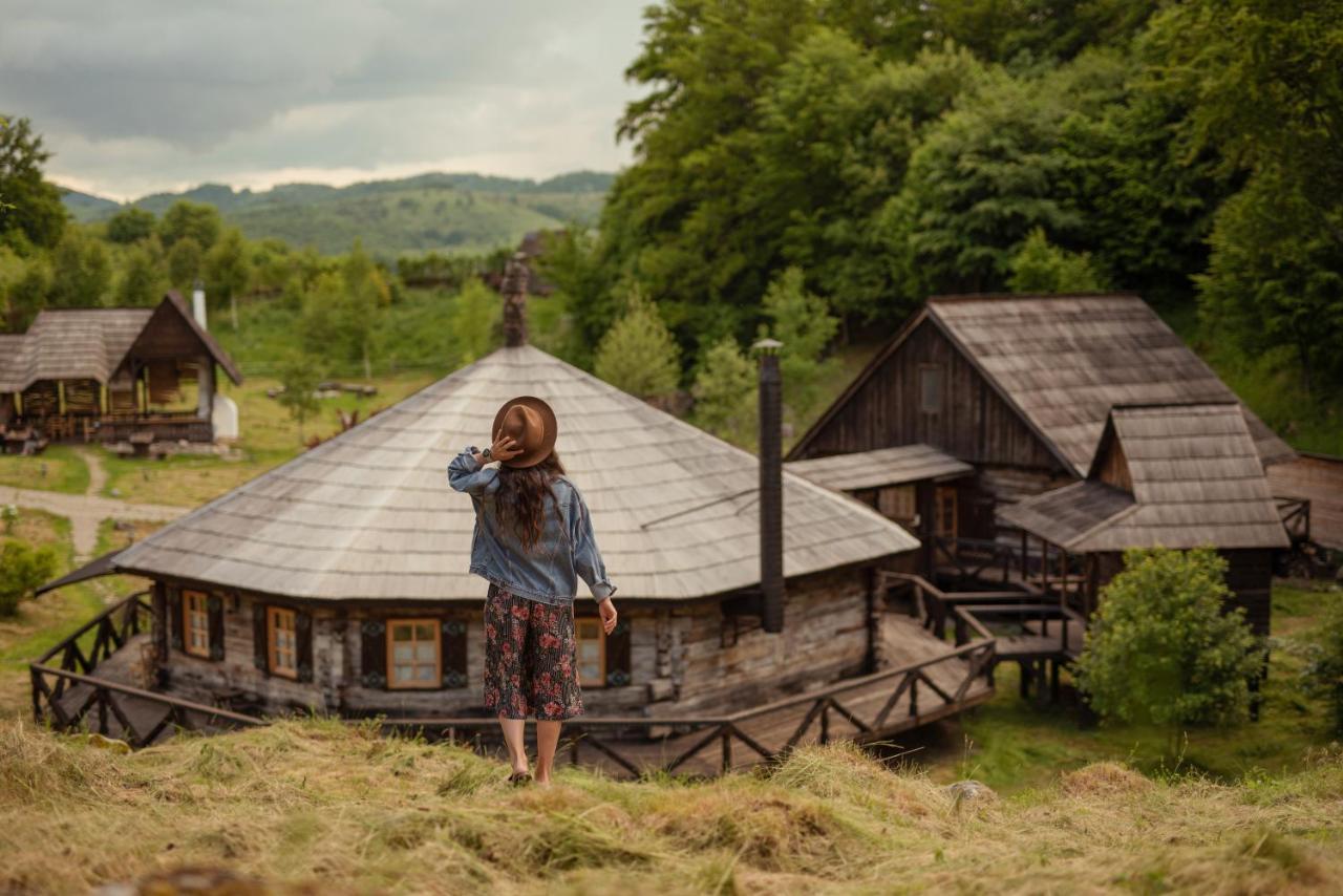 Raven'S Nest - The Hidden Village, Transylvania - Romania Sub Piatra Екстер'єр фото