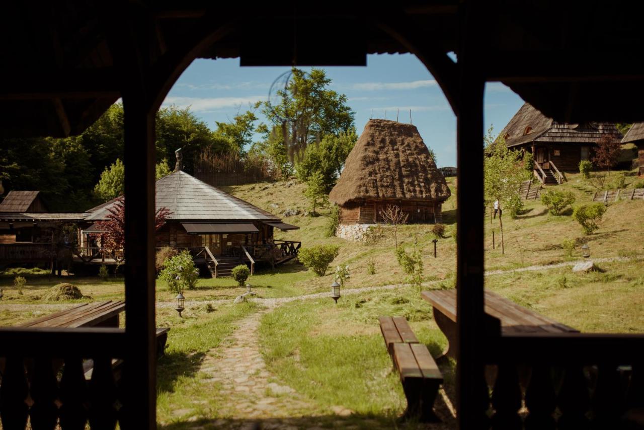 Raven'S Nest - The Hidden Village, Transylvania - Romania Sub Piatra Екстер'єр фото