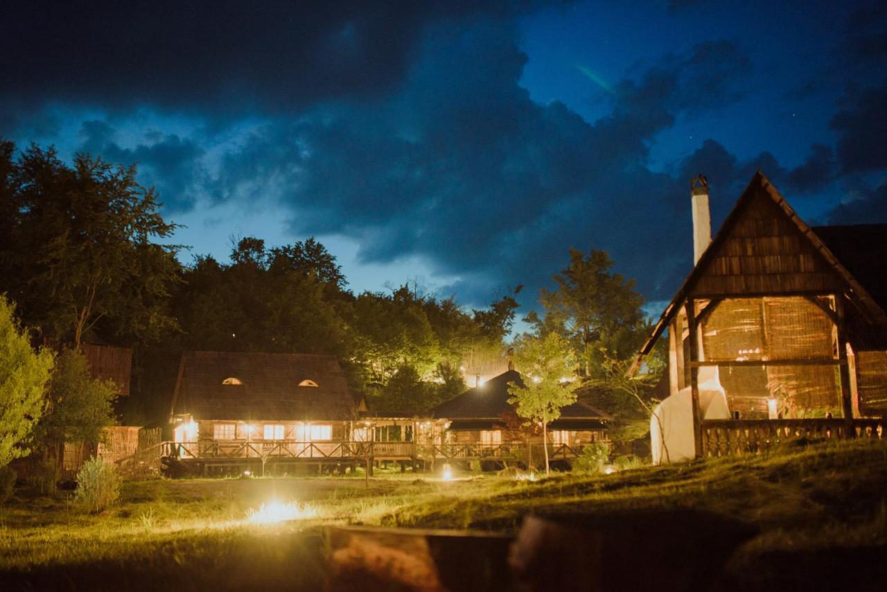 Raven'S Nest - The Hidden Village, Transylvania - Romania Sub Piatra Екстер'єр фото