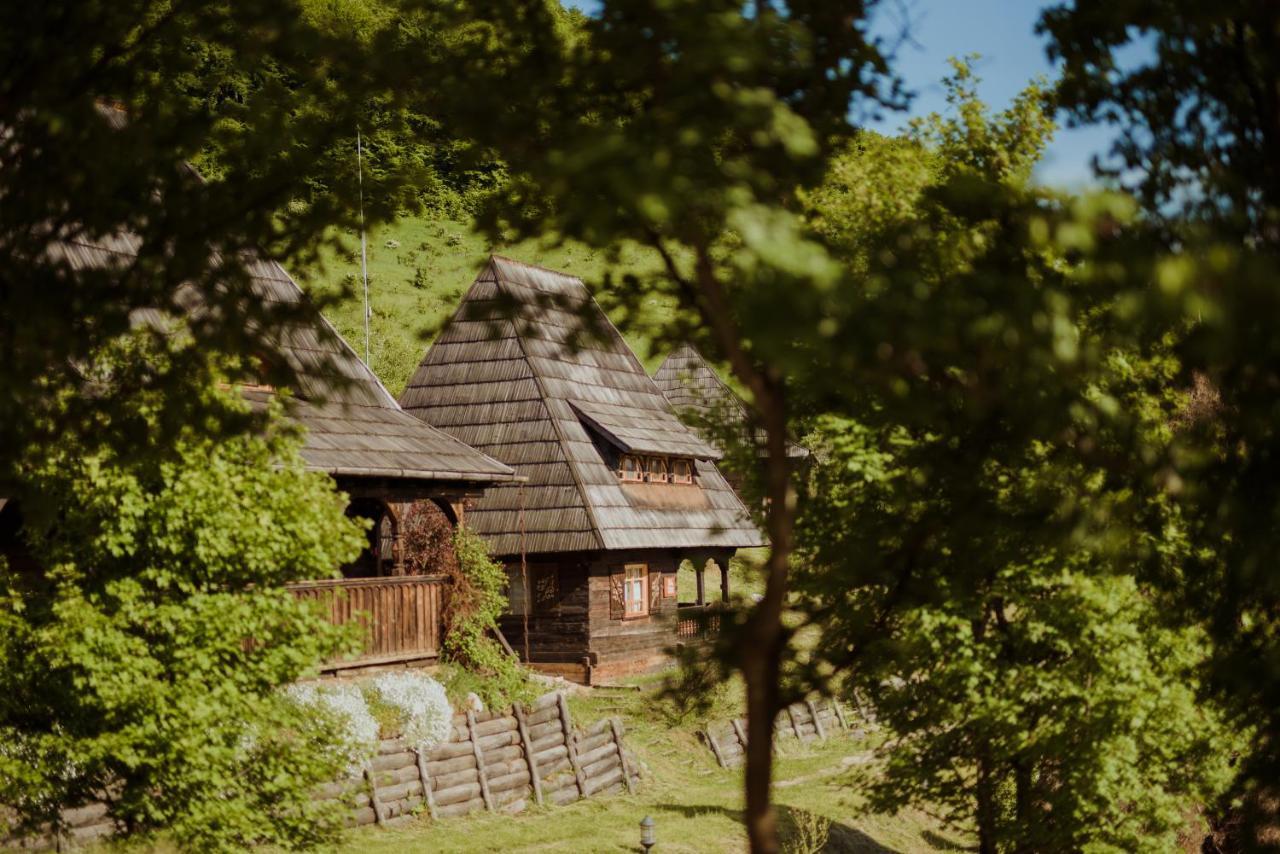 Raven'S Nest - The Hidden Village, Transylvania - Romania Sub Piatra Екстер'єр фото