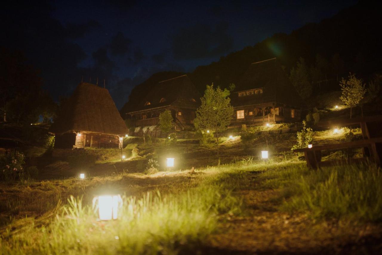 Raven'S Nest - The Hidden Village, Transylvania - Romania Sub Piatra Екстер'єр фото