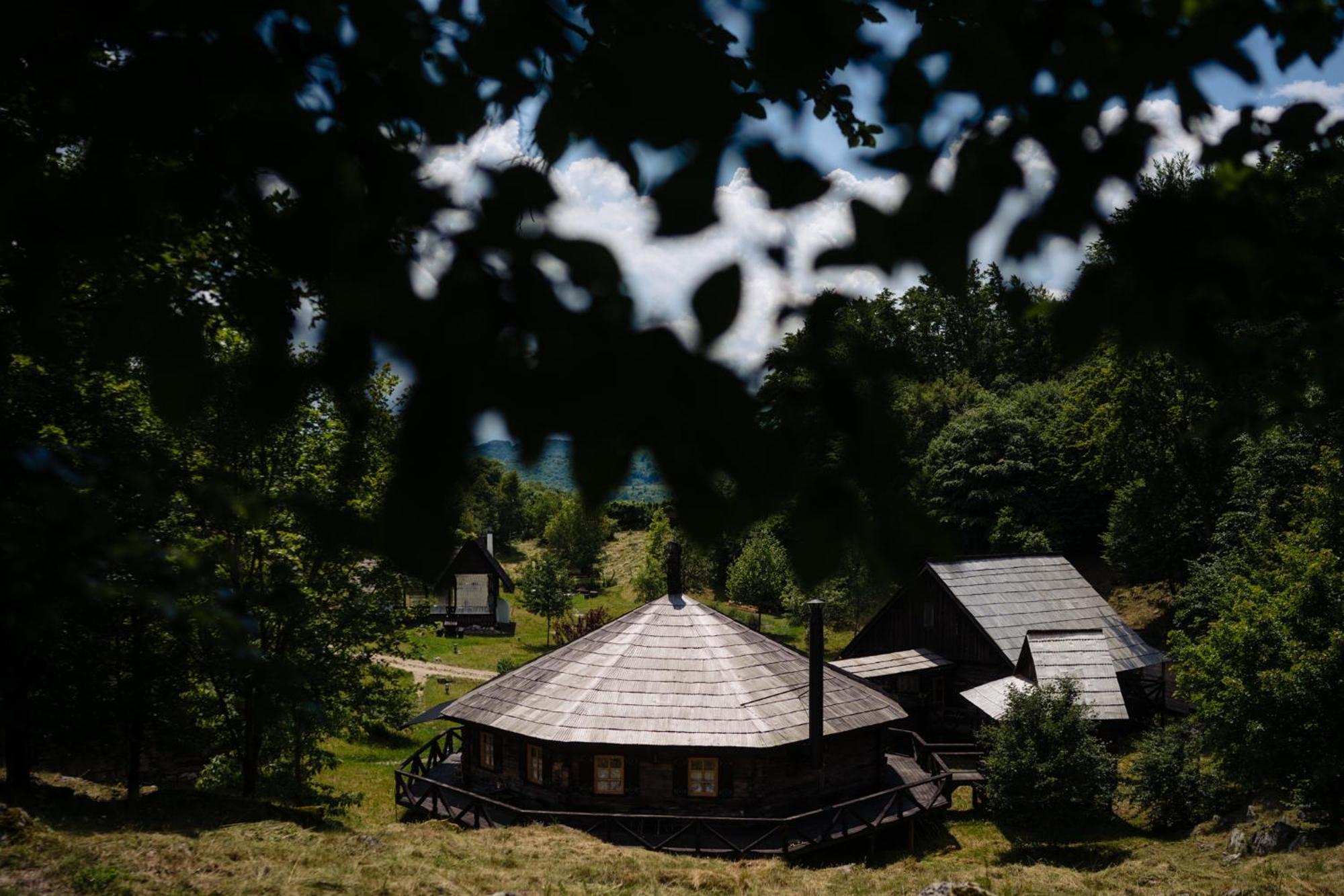 Raven'S Nest - The Hidden Village, Transylvania - Romania Sub Piatra Екстер'єр фото