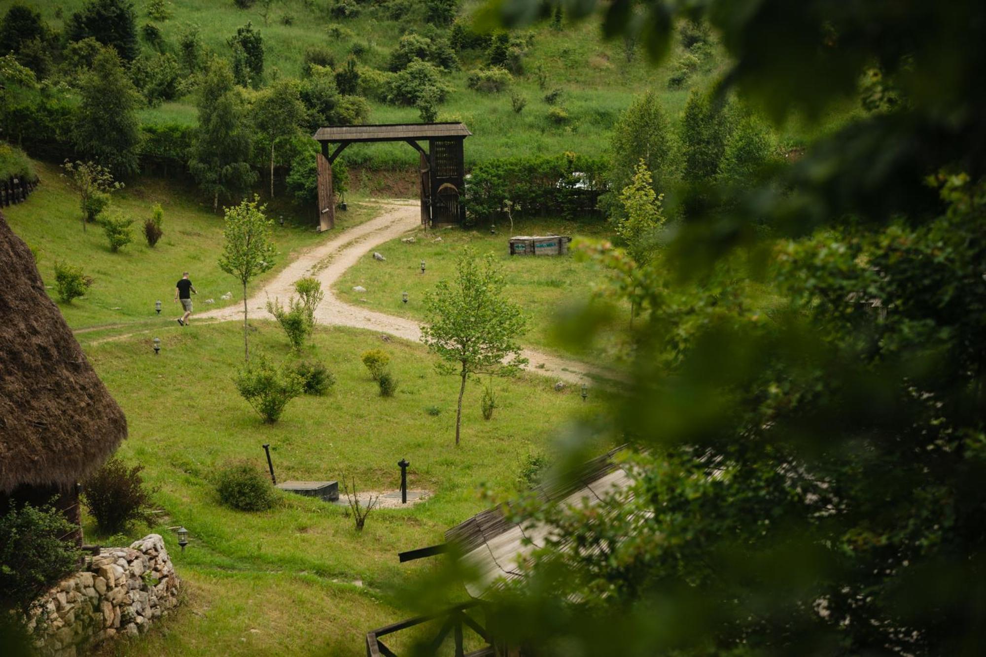 Raven'S Nest - The Hidden Village, Transylvania - Romania Sub Piatra Екстер'єр фото